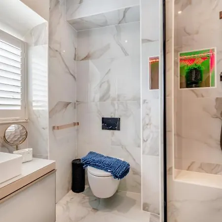 Castle Yard 纳尔斯伯勒