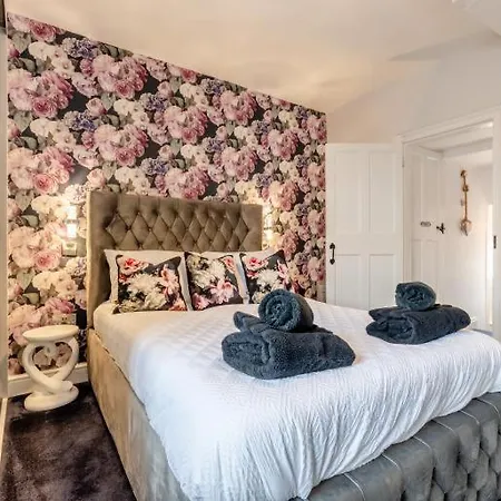 Castle Yard Knaresborough